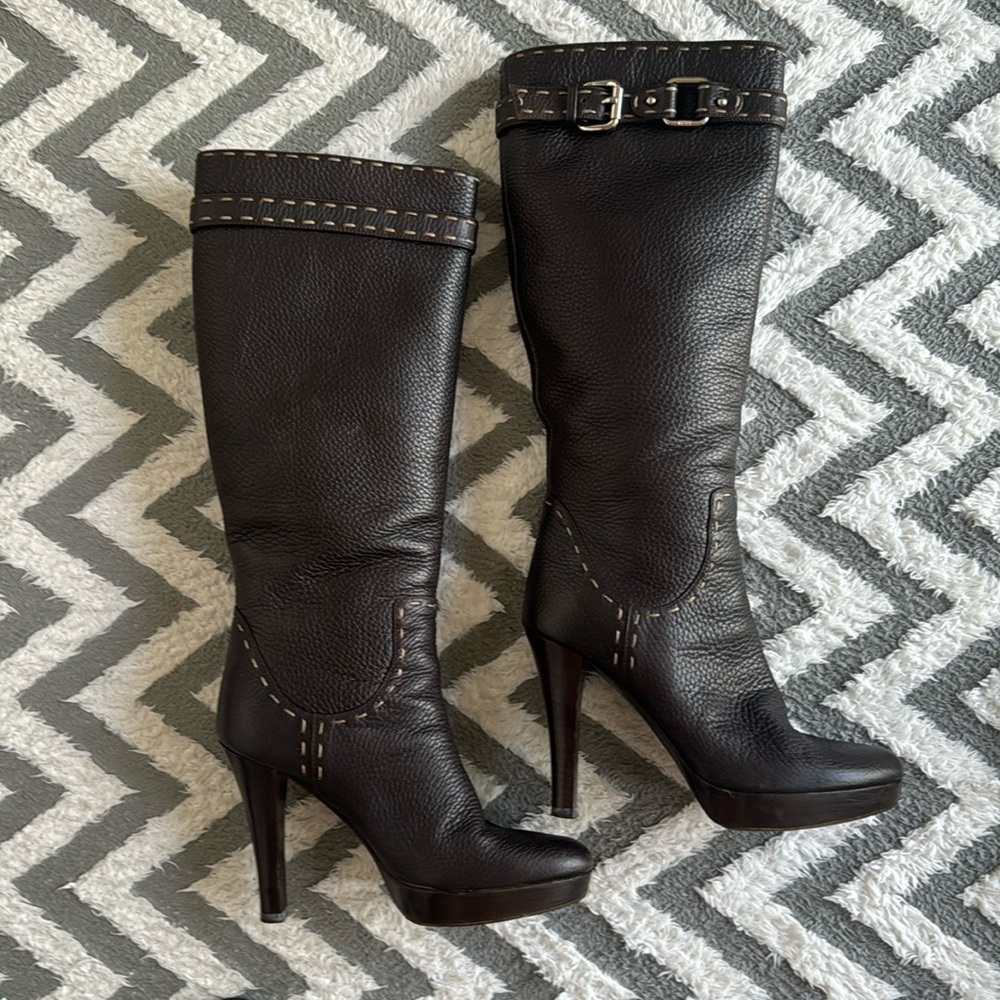 Fendi pebble brown leather slip-on boots. Size 35. Made in Italy. 4 inch heel.